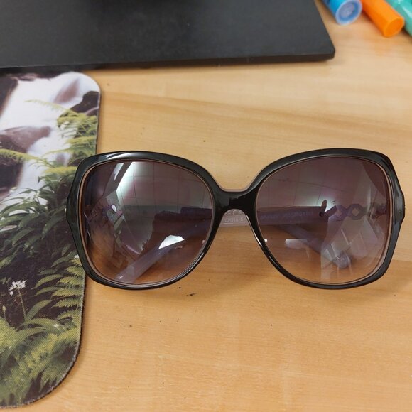 Foster Grant Modern Oversized Trendy Sunglasses Beautiful Blingy Sides SR0423 - Picture 4 of 14